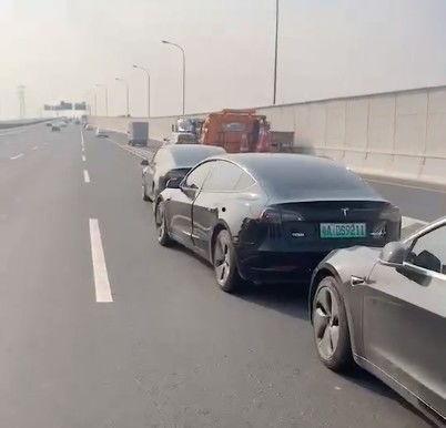 特斯拉高速爆料视频,揭秘未来智能驾驶技术新突破  第1张